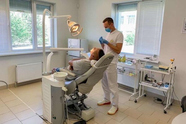 лікувати кореневі канали зуба